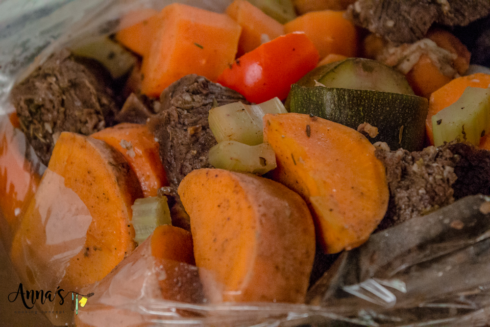 beef cubes and vegetables oven bag stew - Anna Cooking Concept