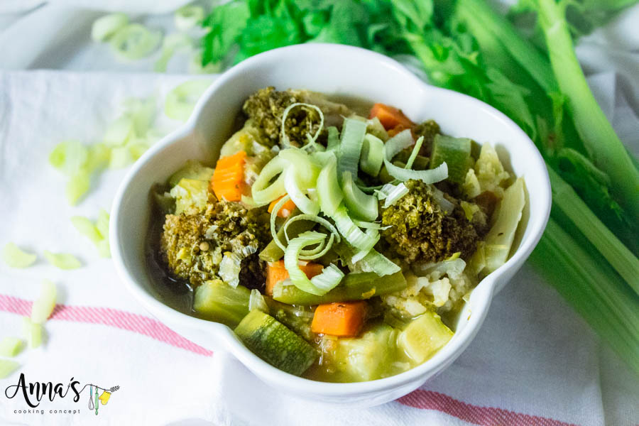celery and leek detox soup - Anna Cooking Concept
